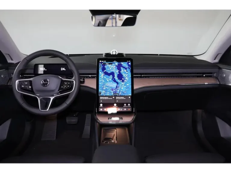 Volvo ES90, cockpit met stuurwiel, bestuurdersdisplay en het 14,5-inch verticale touchscreen