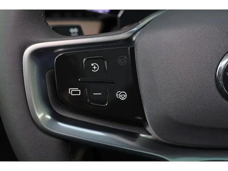Volvo ES90, multifunctioneel stuurwiel met bedieningspanelen